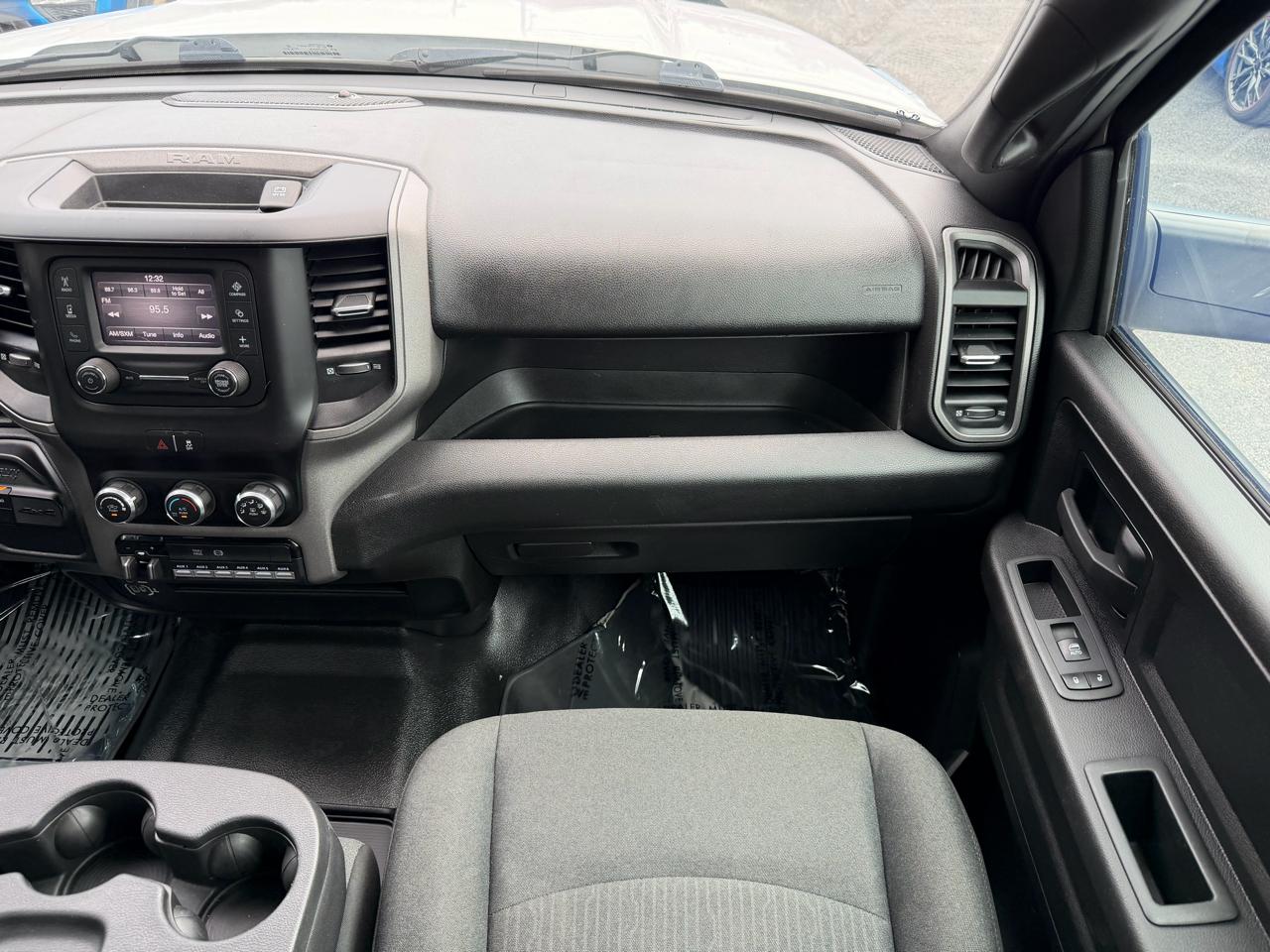 RAM 3500 Tradesman 4x4 Crew Cab 8' Box 2022
