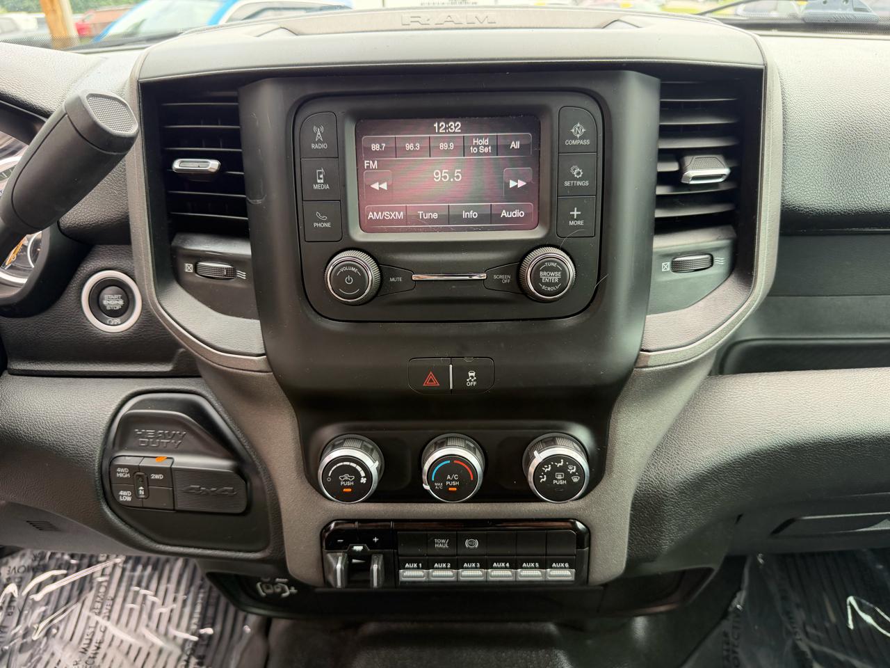 RAM 3500 Tradesman 4x4 Crew Cab 8' Box 2022