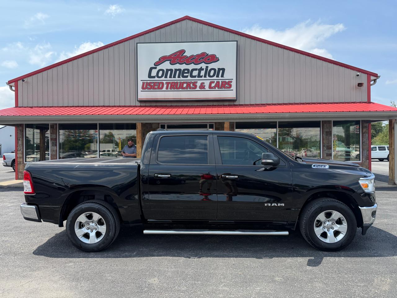 RAM 1500 Big Horn 4x4 Crew Cab 5'7" Box 2020