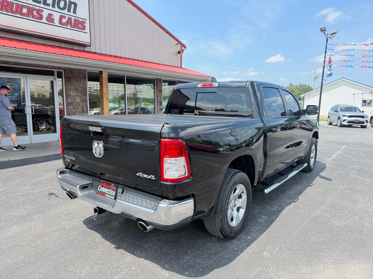 RAM 1500 Big Horn 4x4 Crew Cab 5'7" Box 2020