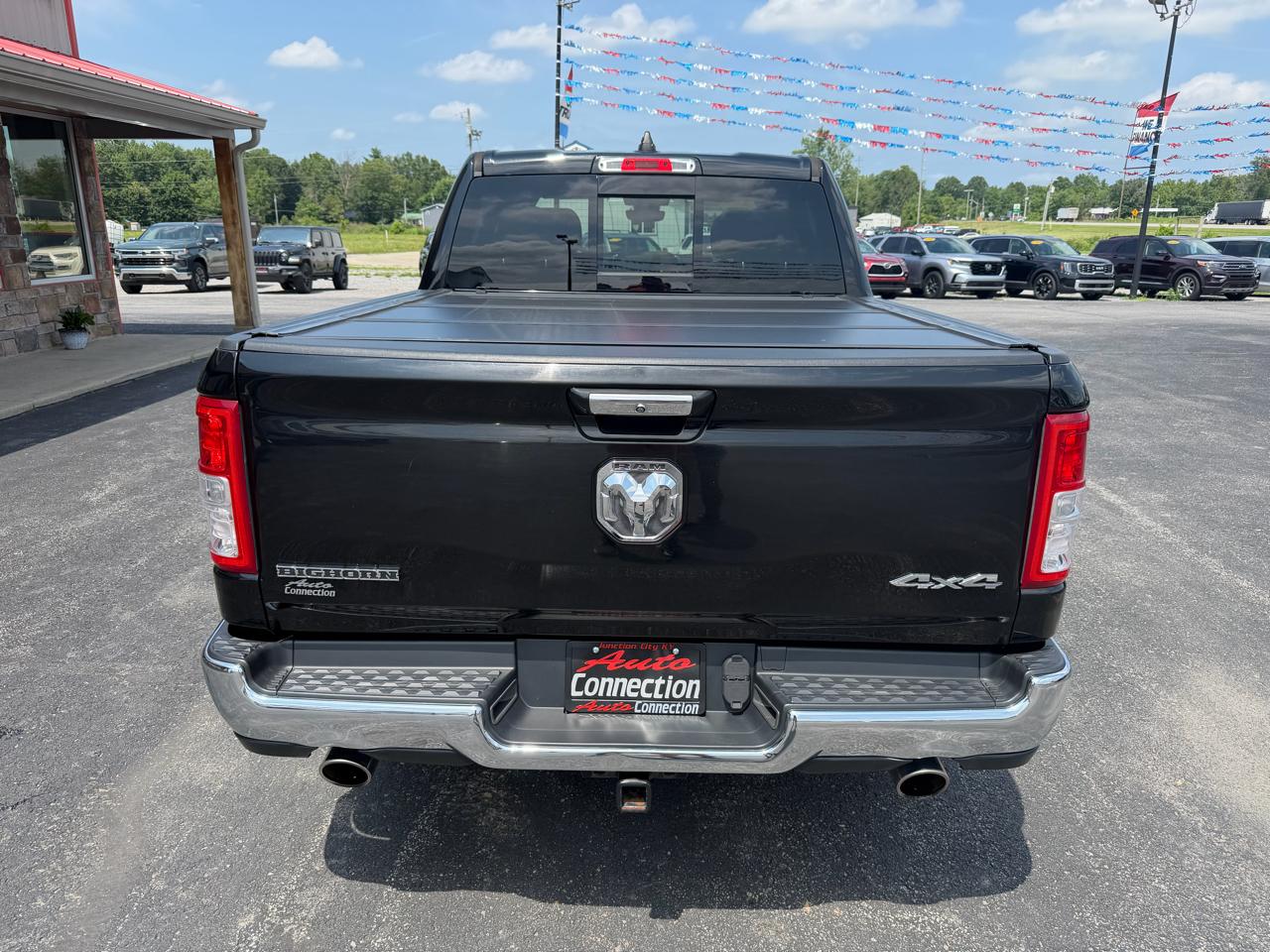 RAM 1500 Big Horn 4x4 Crew Cab 5'7" Box 2020