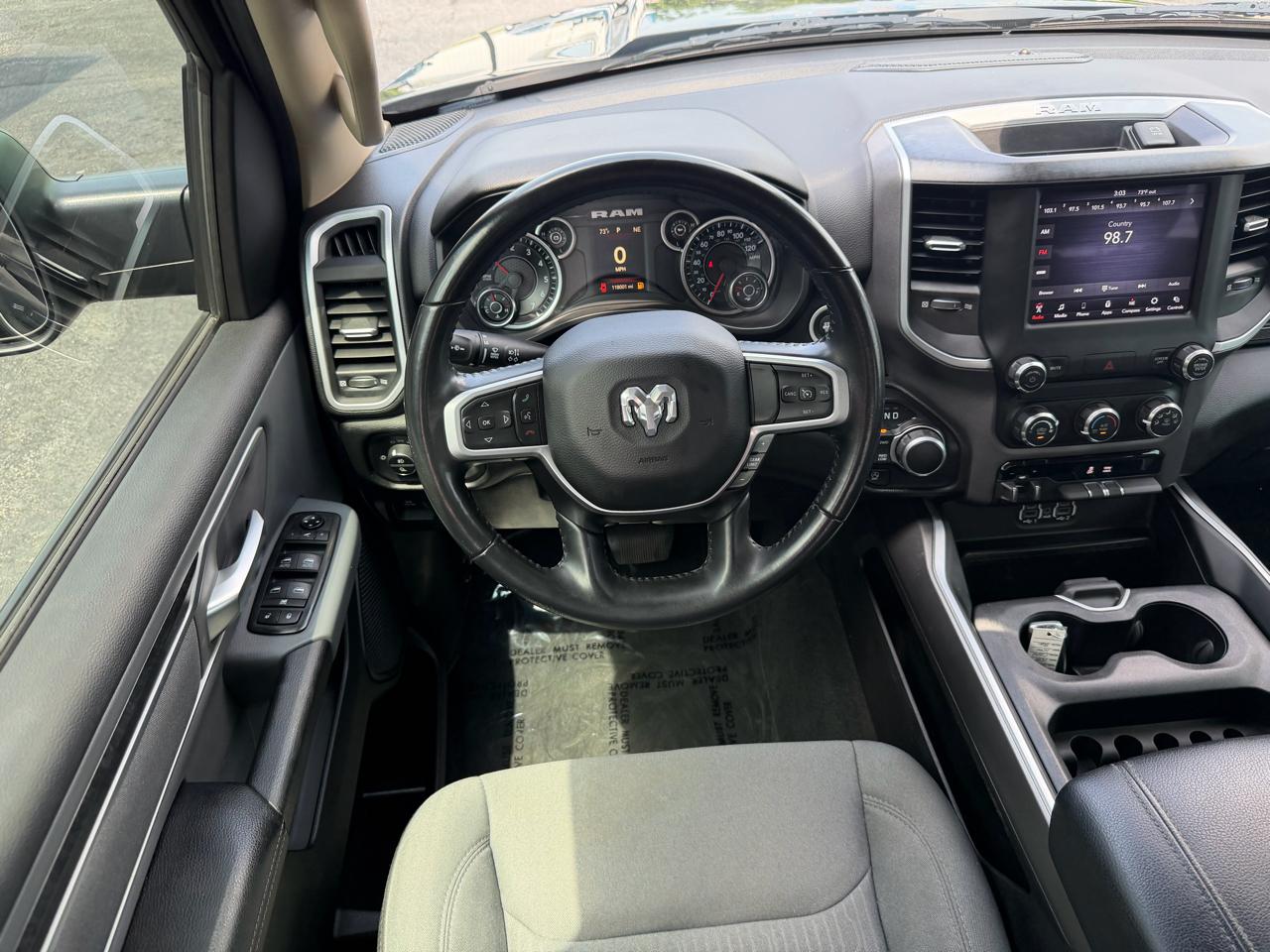 RAM 1500 Big Horn 4x4 Crew Cab 5'7" Box 2020