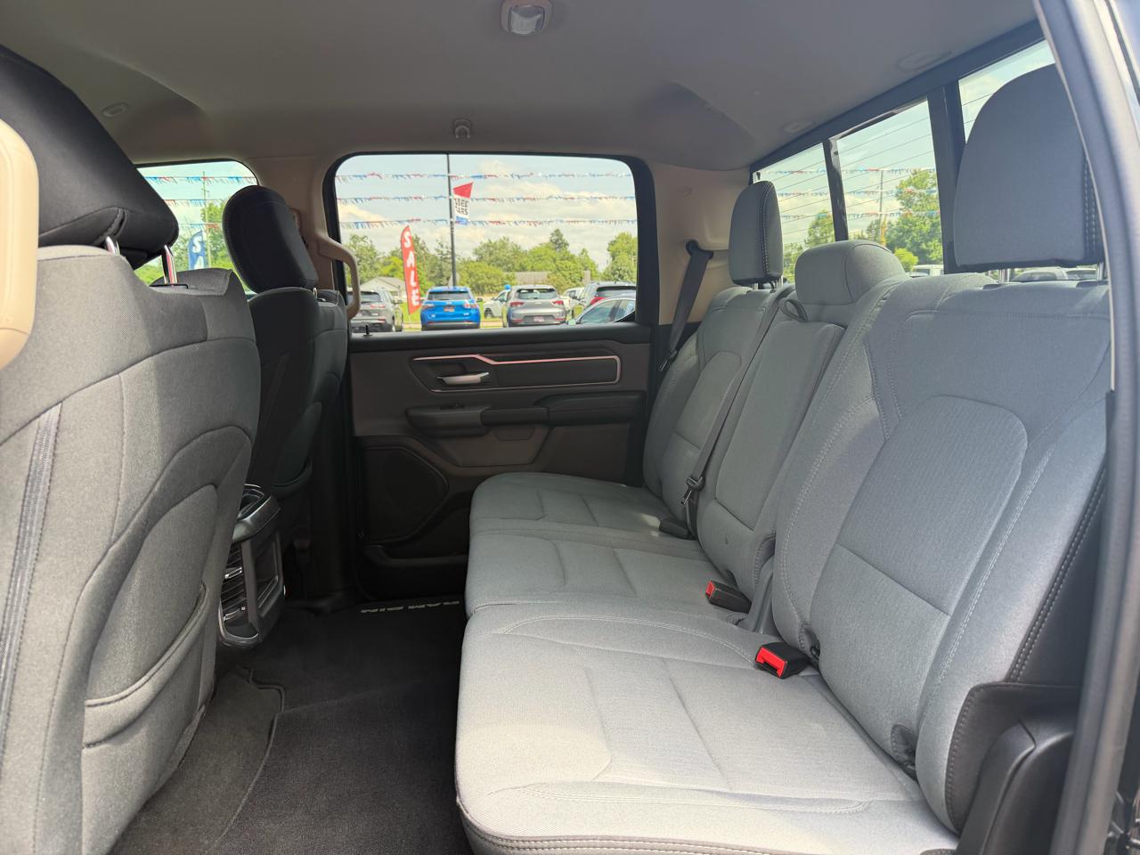 RAM 1500 Big Horn 4x4 Crew Cab 5'7" Box 2020