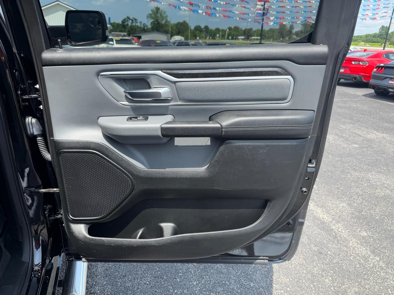 RAM 1500 Big Horn 4x4 Crew Cab 5'7" Box 2020