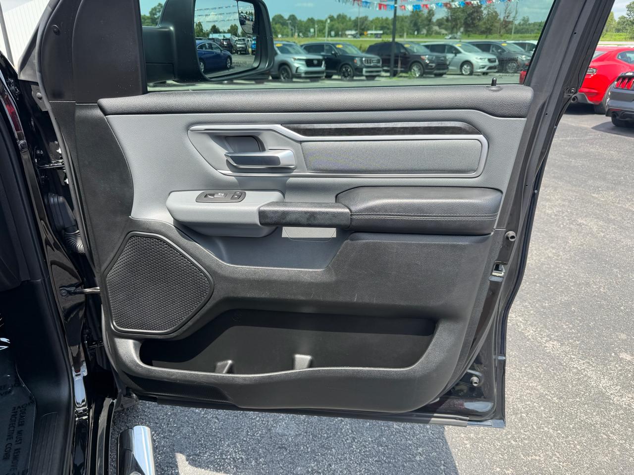 RAM 1500 Big Horn 4x4 Crew Cab 5'7" Box 2020