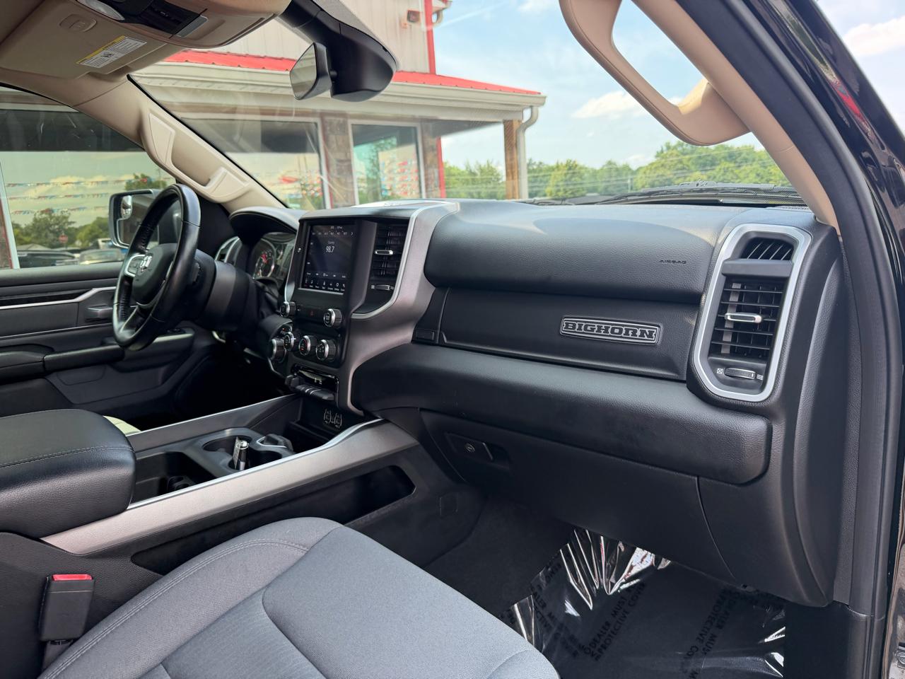 RAM 1500 Big Horn 4x4 Crew Cab 5'7" Box 2020