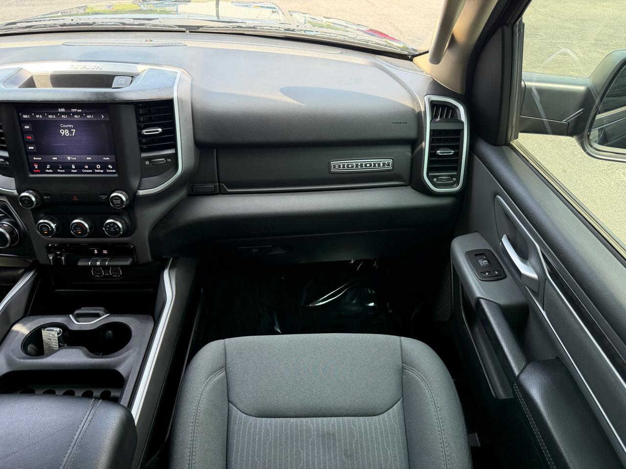 RAM 1500 Big Horn 4x4 Crew Cab 5'7" Box 2020