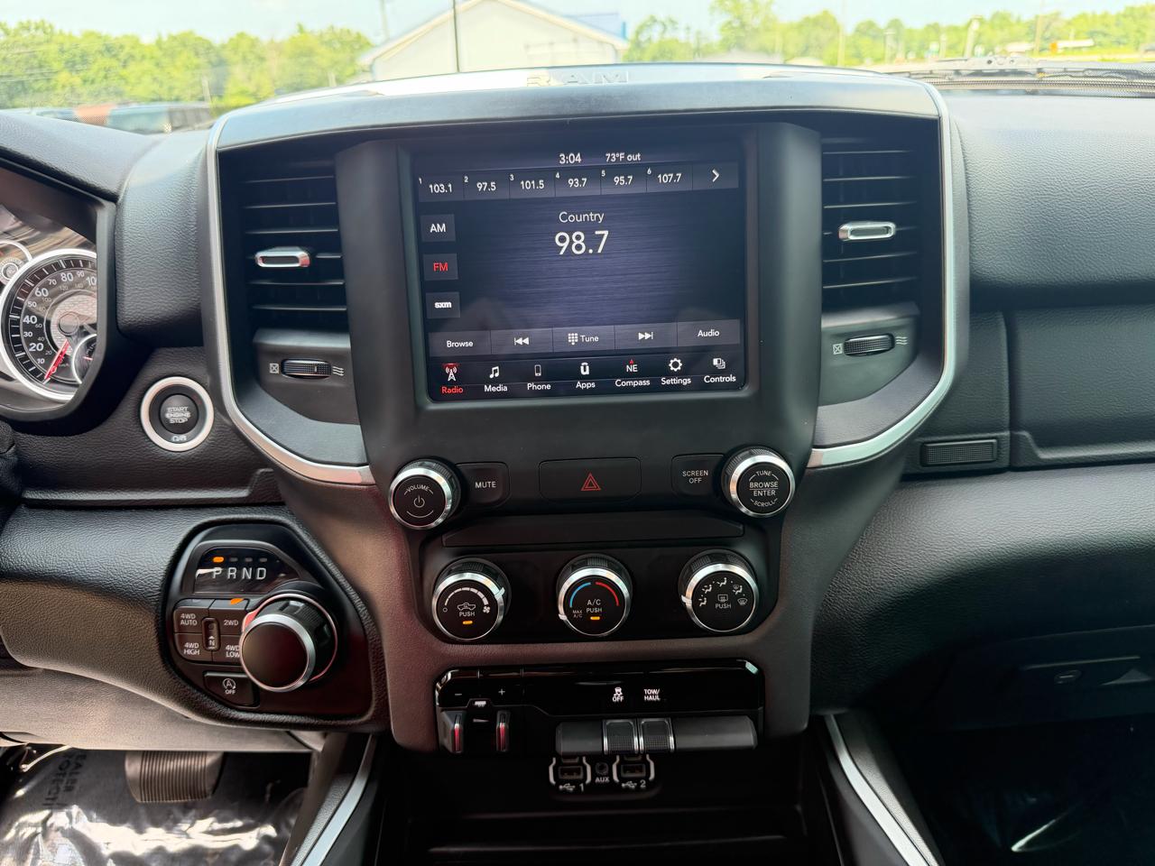 RAM 1500 Big Horn 4x4 Crew Cab 5'7" Box 2020