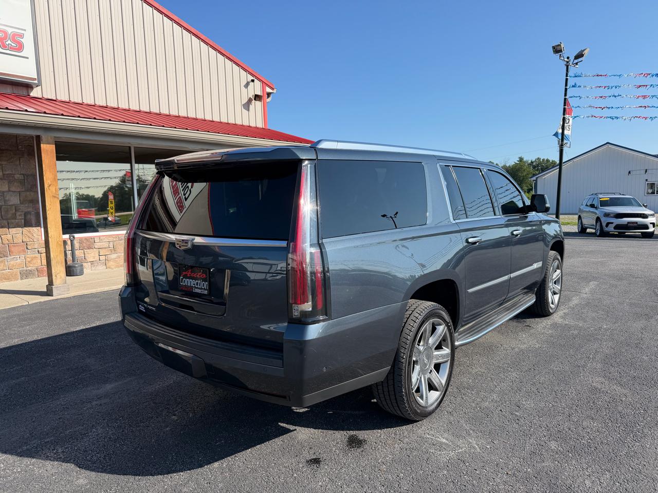 Cadillac Escalade ESV 2WD 4dr Luxury 2019