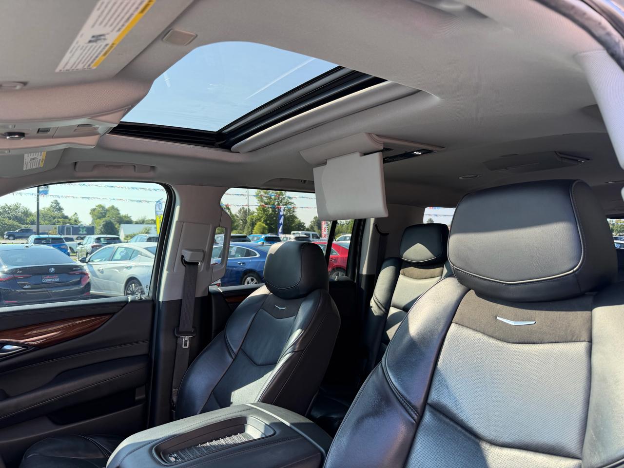 Cadillac Escalade ESV 2WD 4dr Luxury 2019