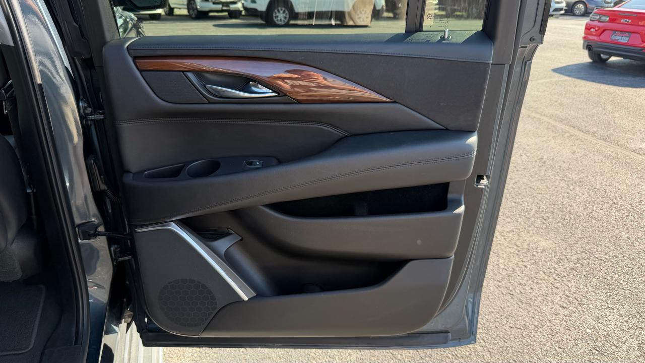 Cadillac Escalade ESV 2WD 4dr Luxury 2019