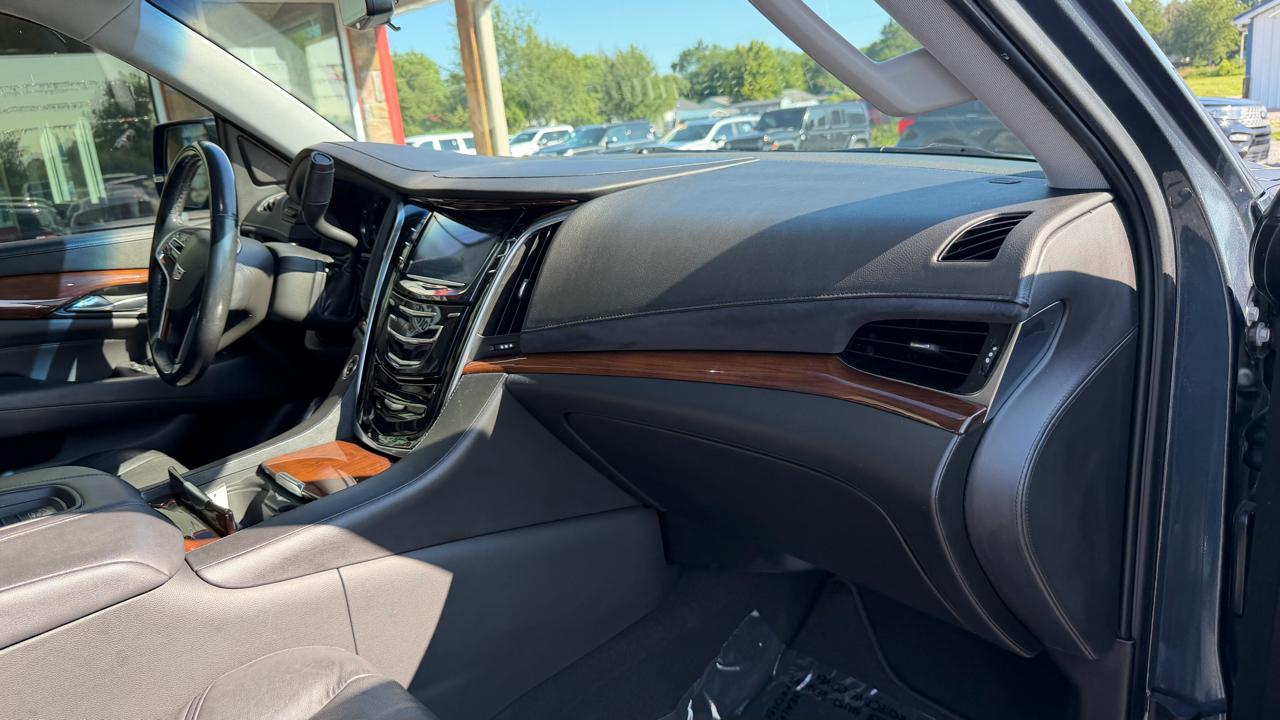 Cadillac Escalade ESV 2WD 4dr Luxury 2019