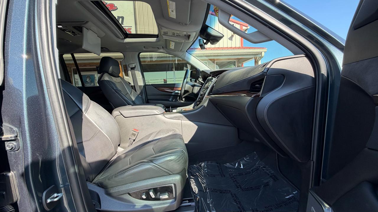 Cadillac Escalade ESV 2WD 4dr Luxury 2019