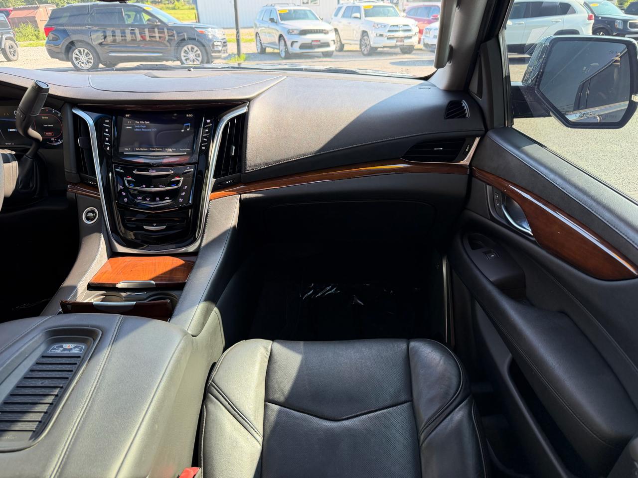 Cadillac Escalade ESV 2WD 4dr Luxury 2019