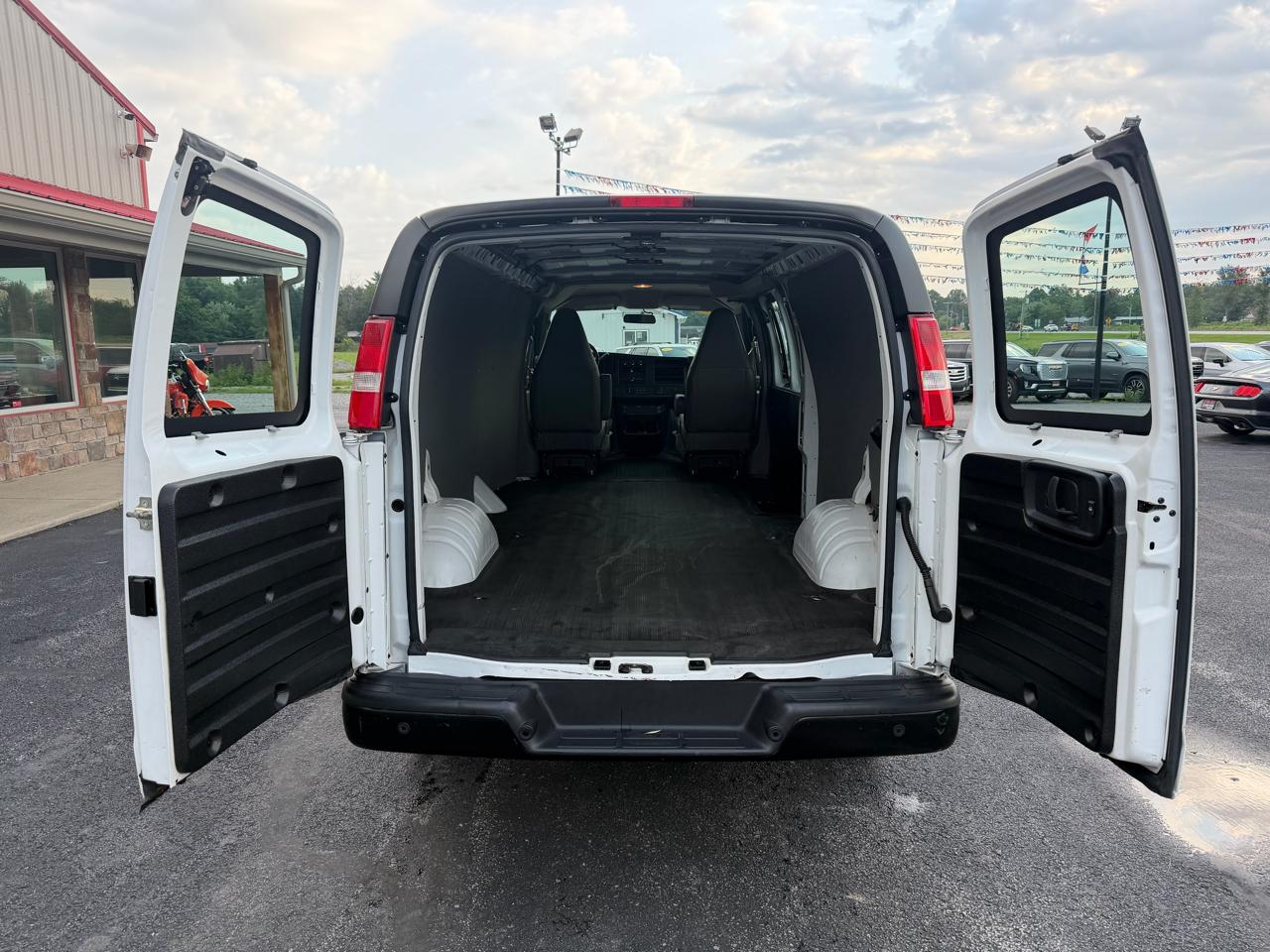 GMC Savana Cargo Van RWD 2500 155" 2023