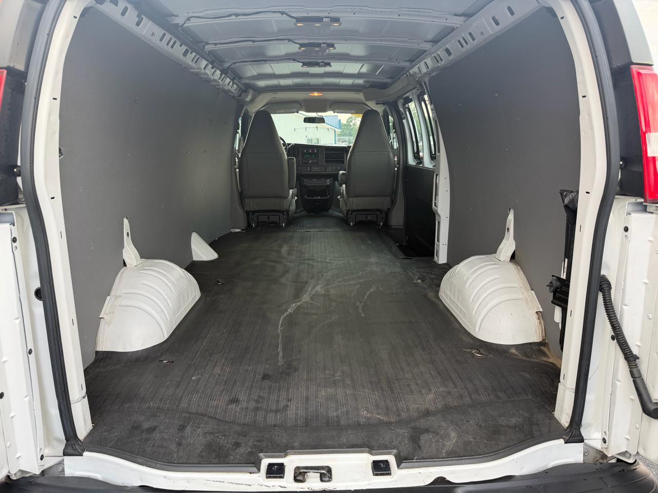 GMC Savana Cargo Van RWD 2500 155" 2023