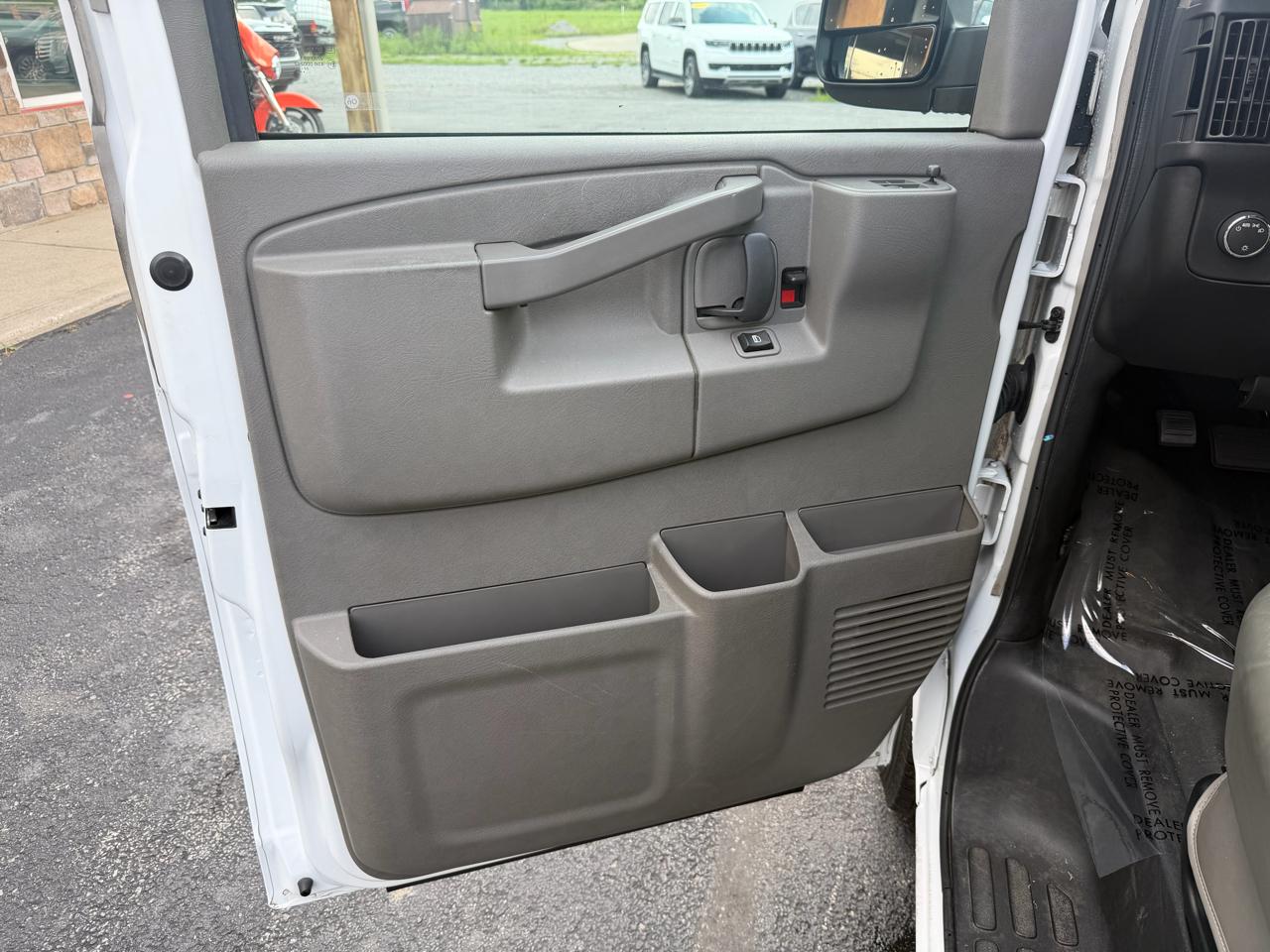 GMC Savana Cargo Van RWD 2500 155" 2023