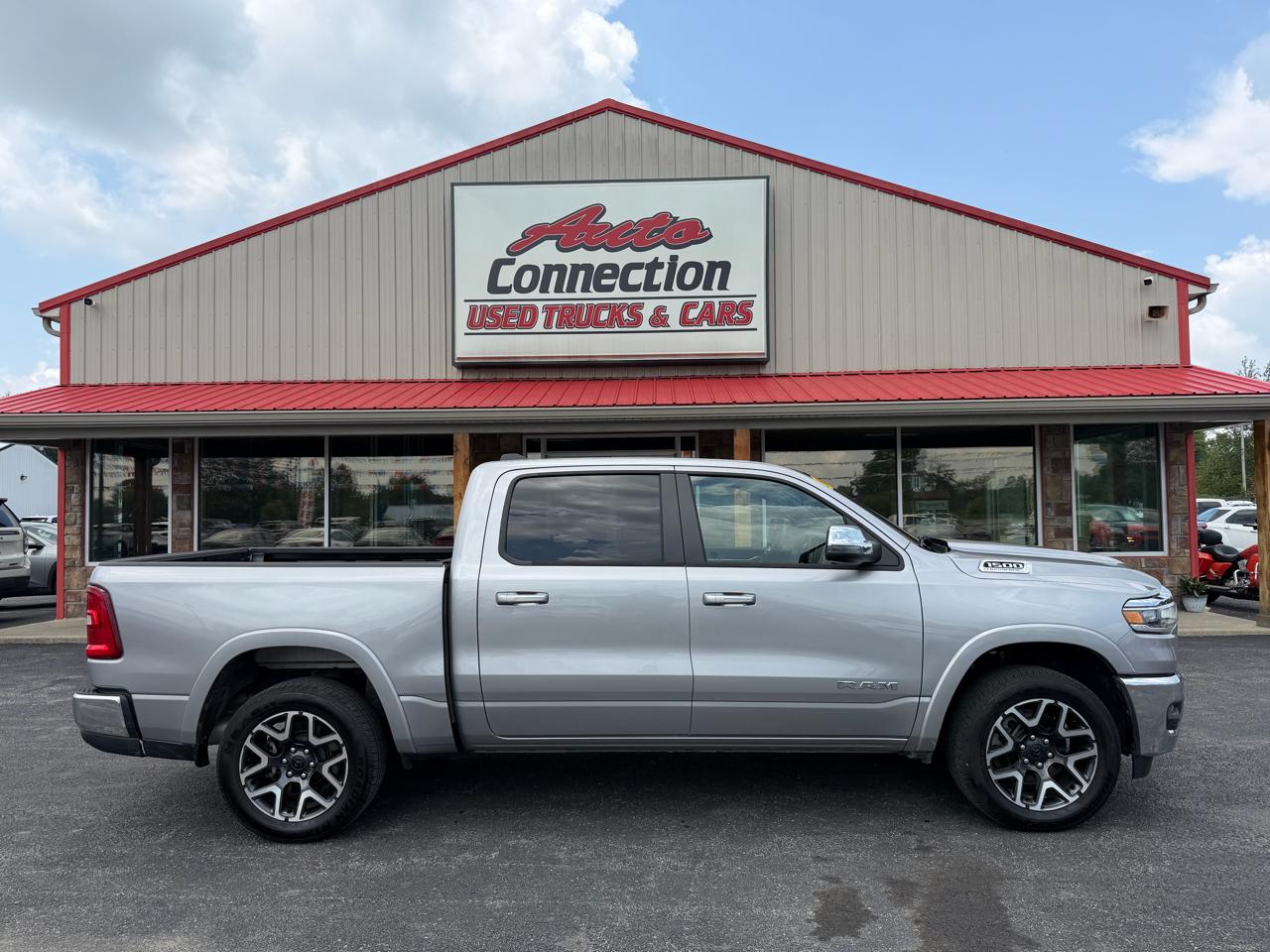 RAM 1500 Laramie 4x4 Crew Cab 5'7" Box 2026