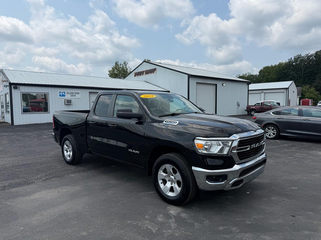 RAM 1500 Big Horn 4x4 Quad Cab 6'4" Box 2021