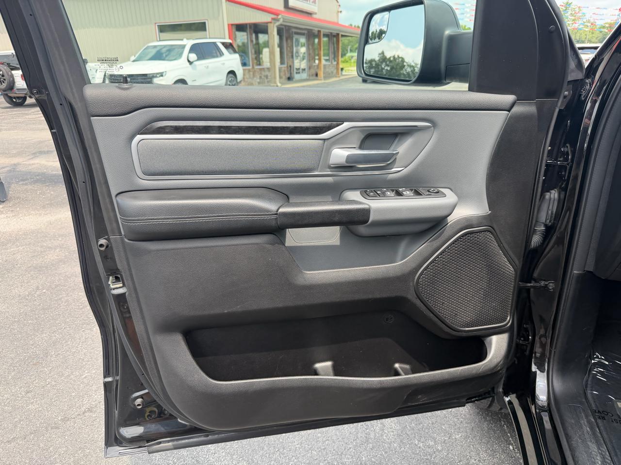 RAM 1500 Big Horn 4x4 Quad Cab 6'4" Box 2021