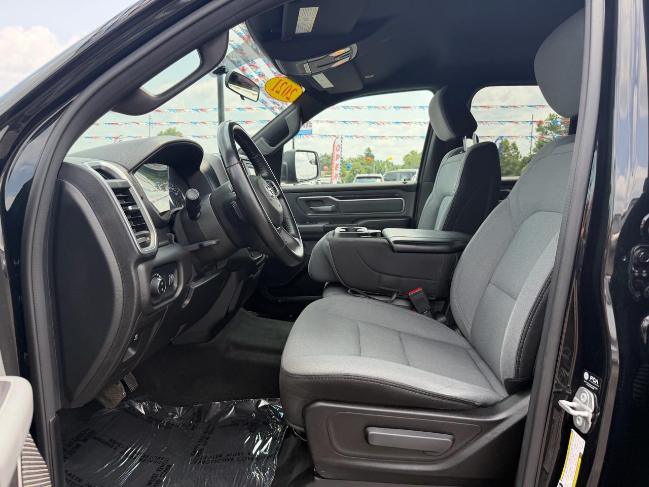 RAM 1500 Big Horn 4x4 Quad Cab 6'4" Box 2021
