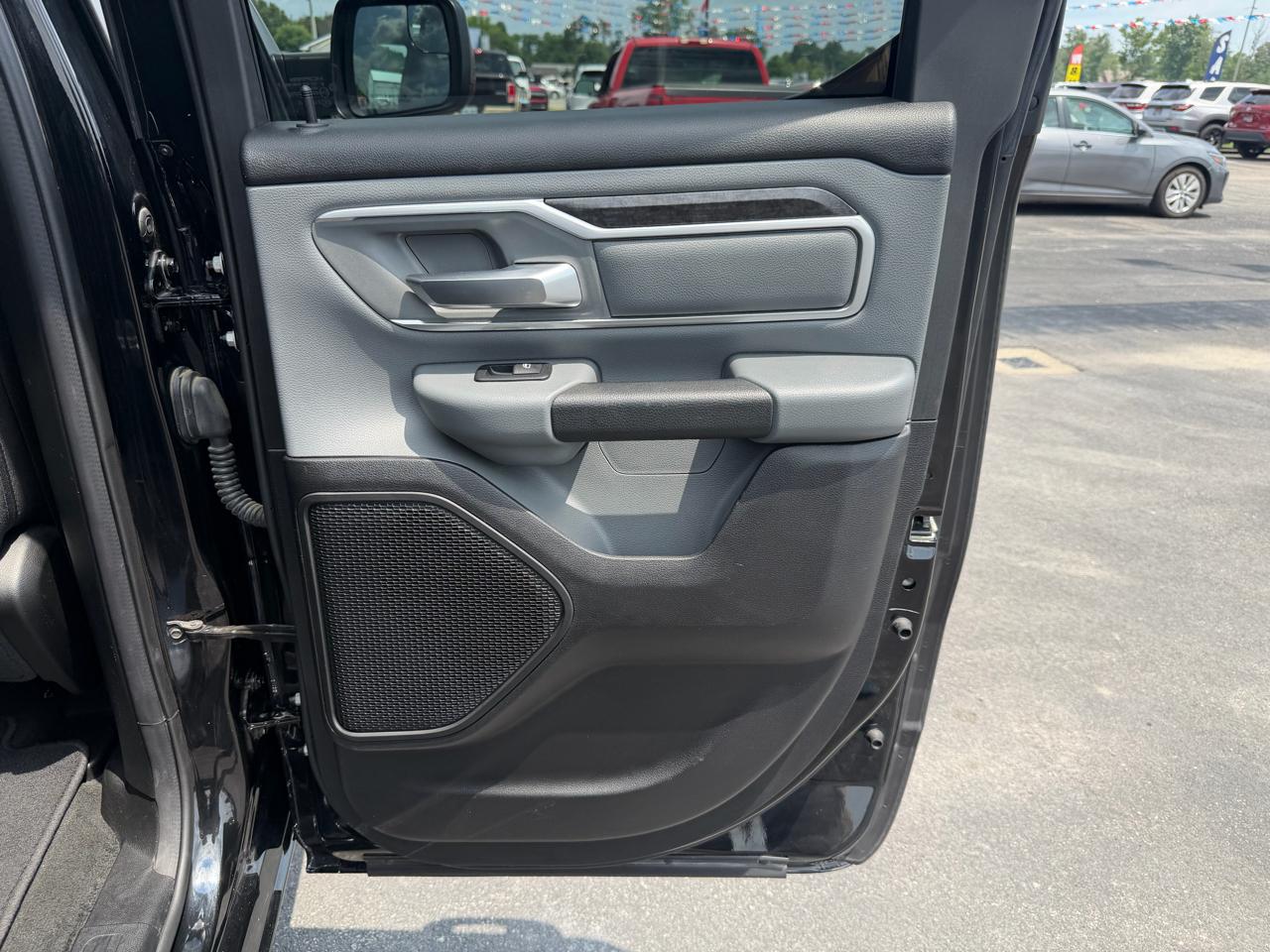 RAM 1500 Big Horn 4x4 Quad Cab 6'4" Box 2021