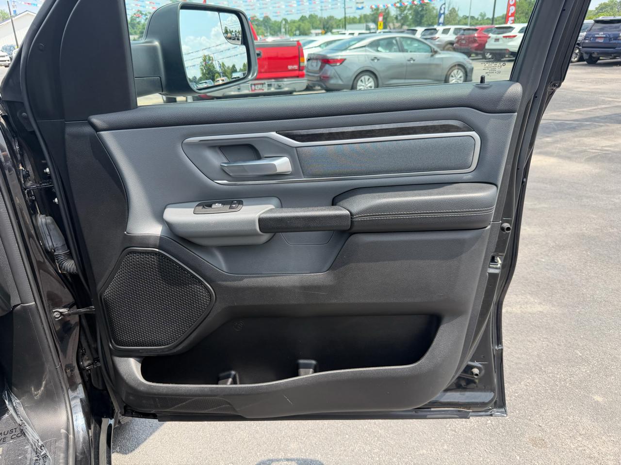 RAM 1500 Big Horn 4x4 Quad Cab 6'4" Box 2021