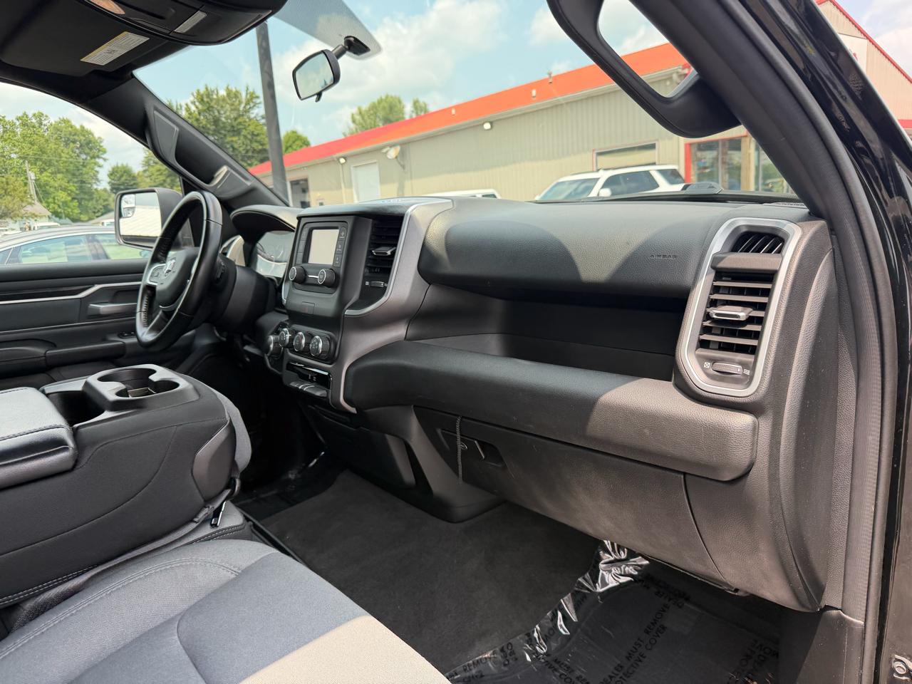 RAM 1500 Big Horn 4x4 Quad Cab 6'4" Box 2021