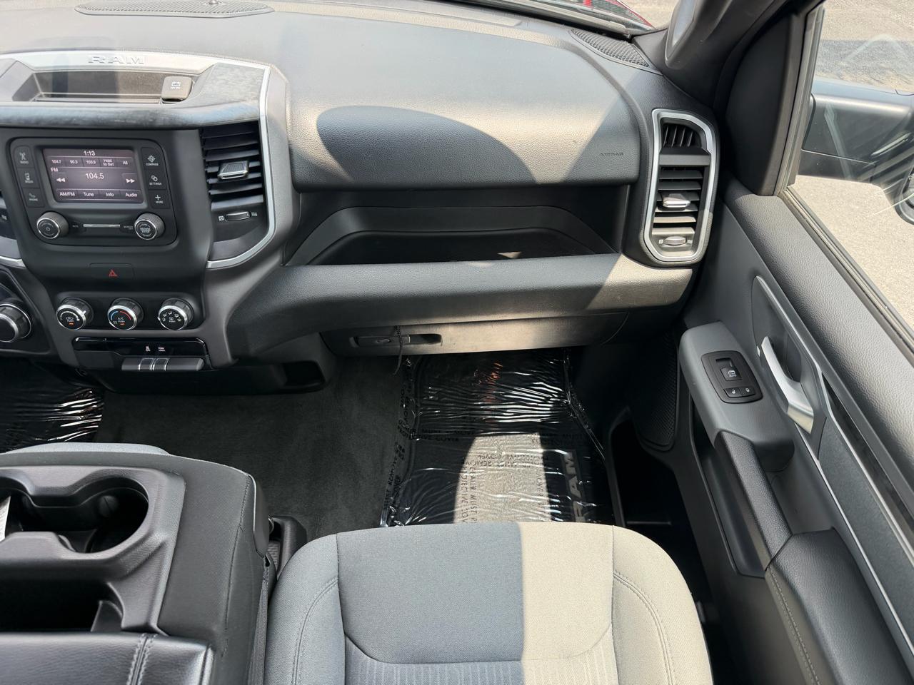 RAM 1500 Big Horn 4x4 Quad Cab 6'4" Box 2021