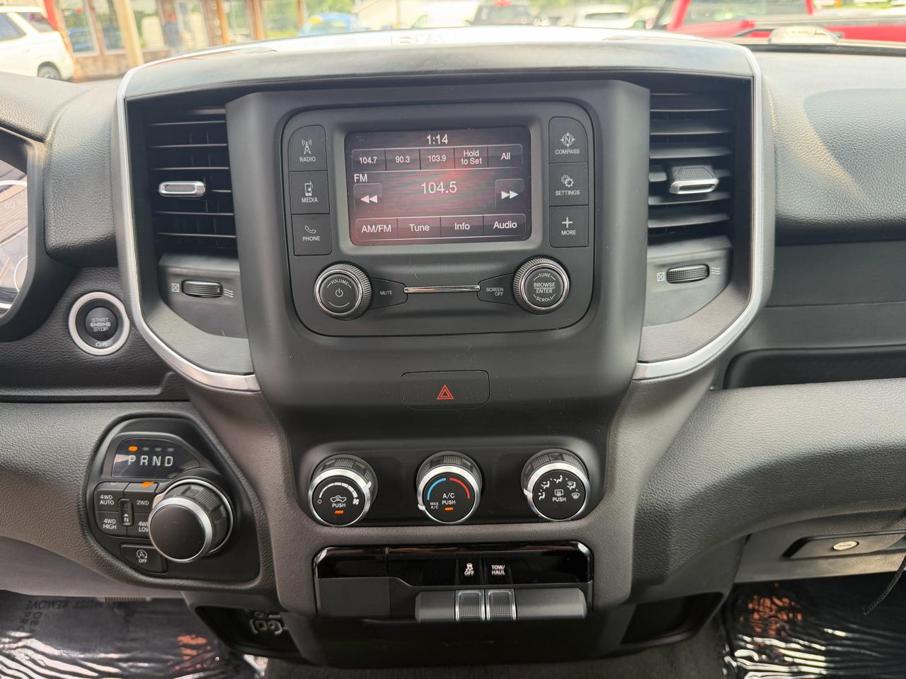 RAM 1500 Big Horn 4x4 Quad Cab 6'4" Box 2021