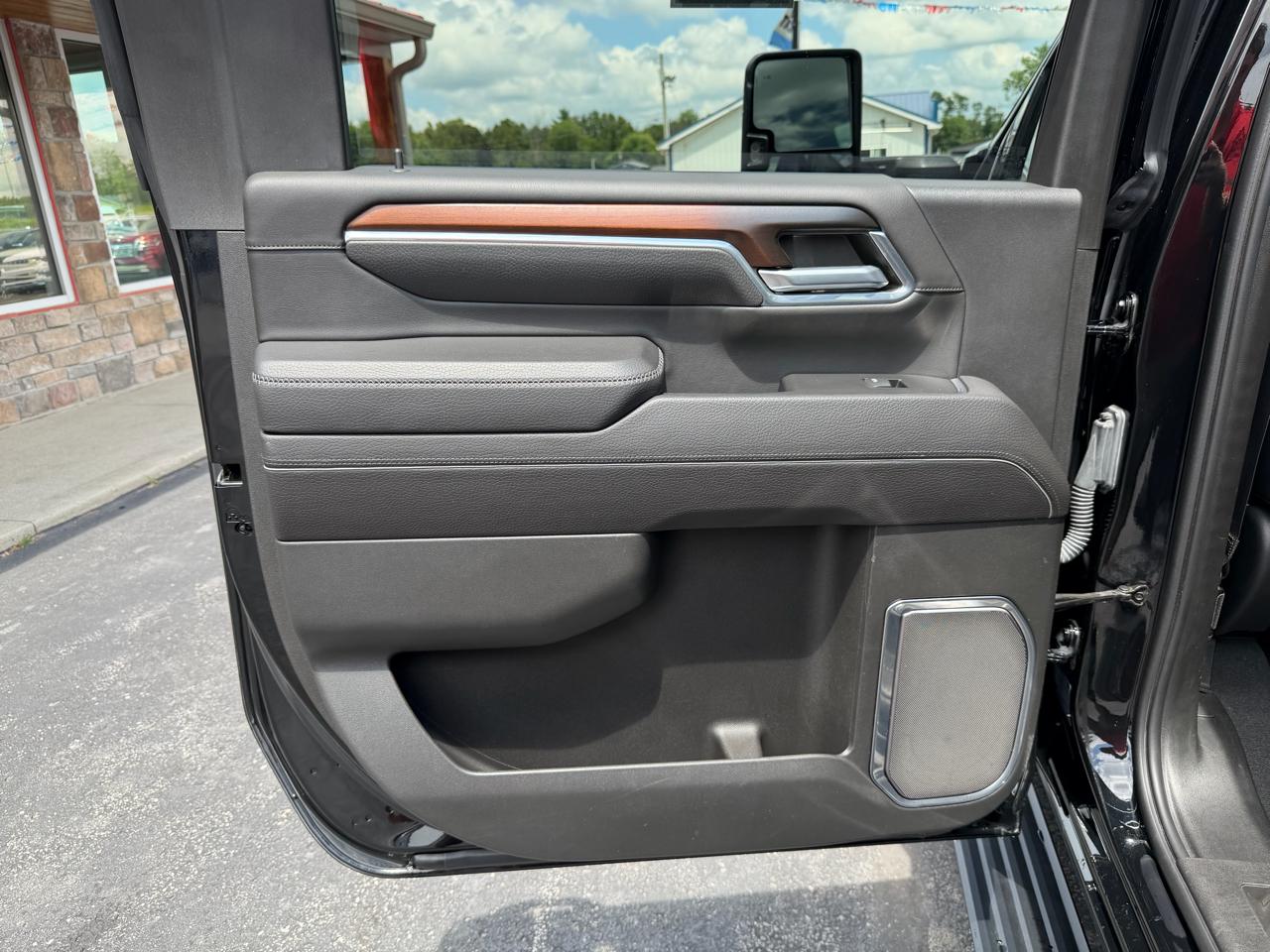 GMC Sierra 2500HD 4WD Crew Cab 159" Denali 2024