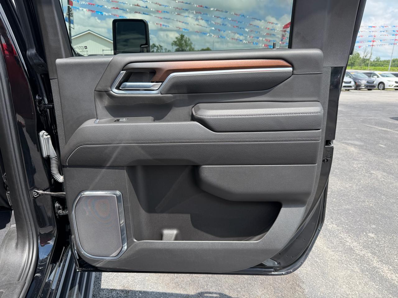 GMC Sierra 2500HD 4WD Crew Cab 159" Denali 2024