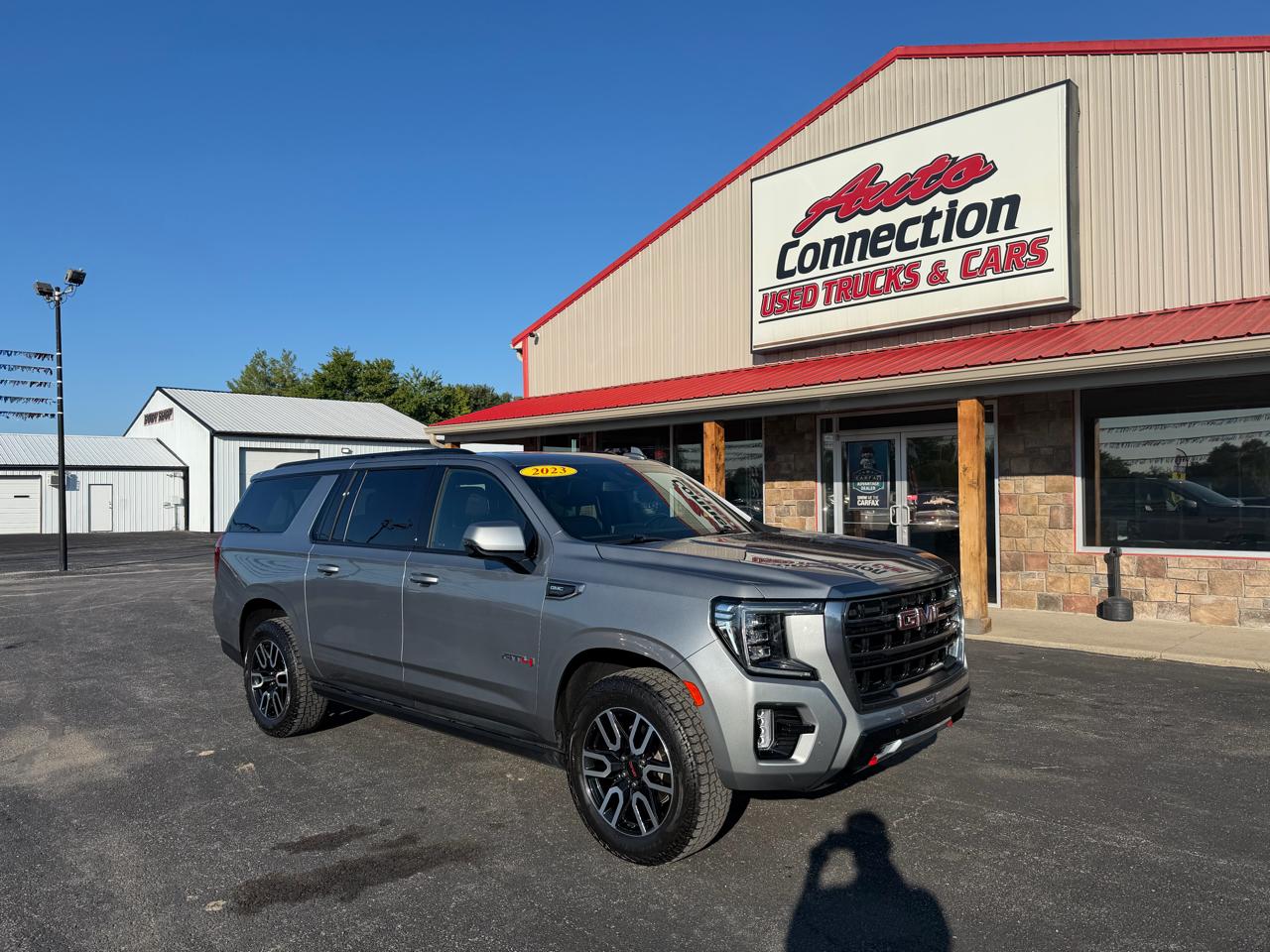 2023 GMC Yukon XL AT4 4WD photo