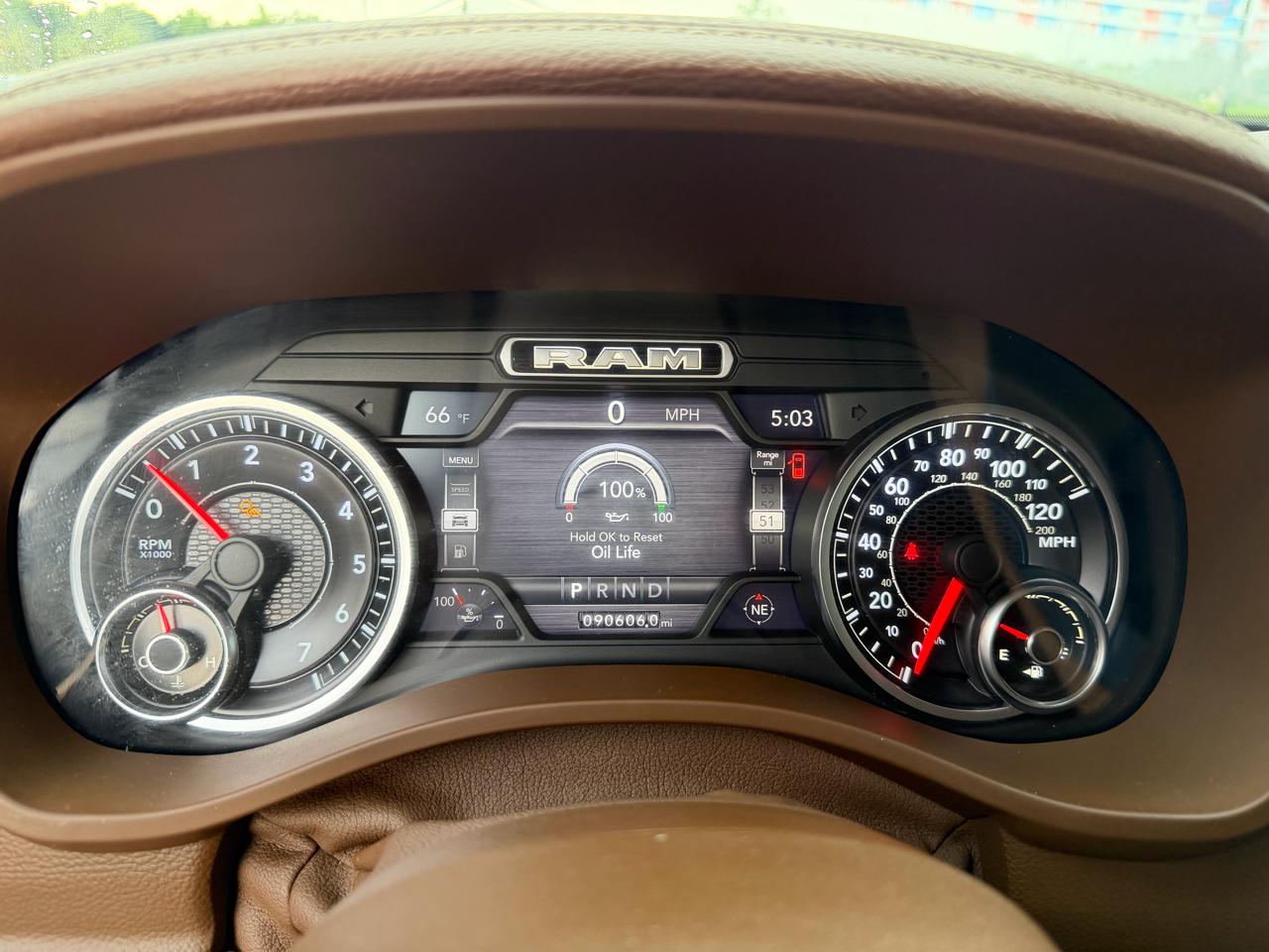 RAM 1500 Laramie 4x4 Crew Cab 5'7" Box 2019