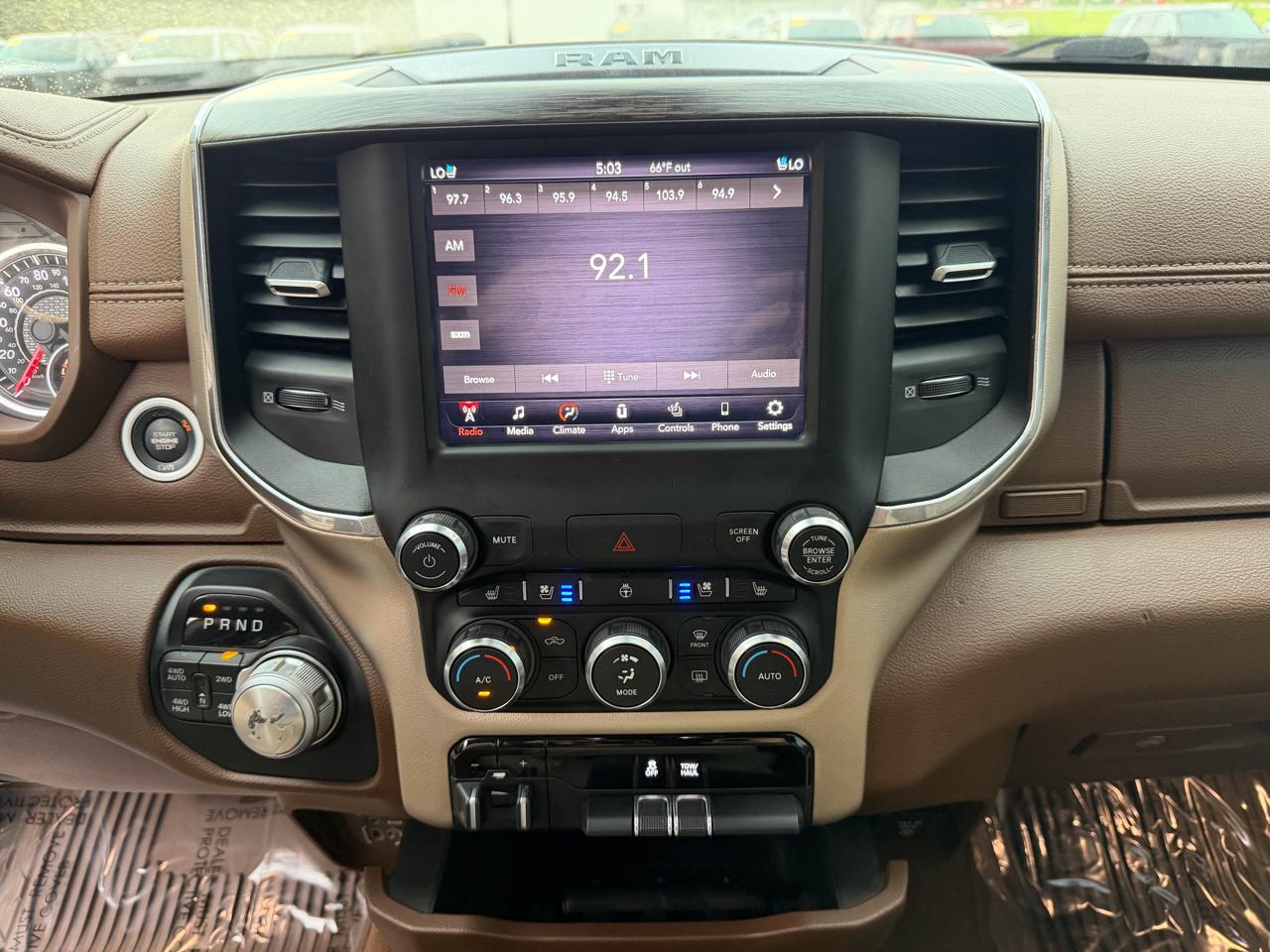 RAM 1500 Laramie 4x4 Crew Cab 5'7" Box 2019