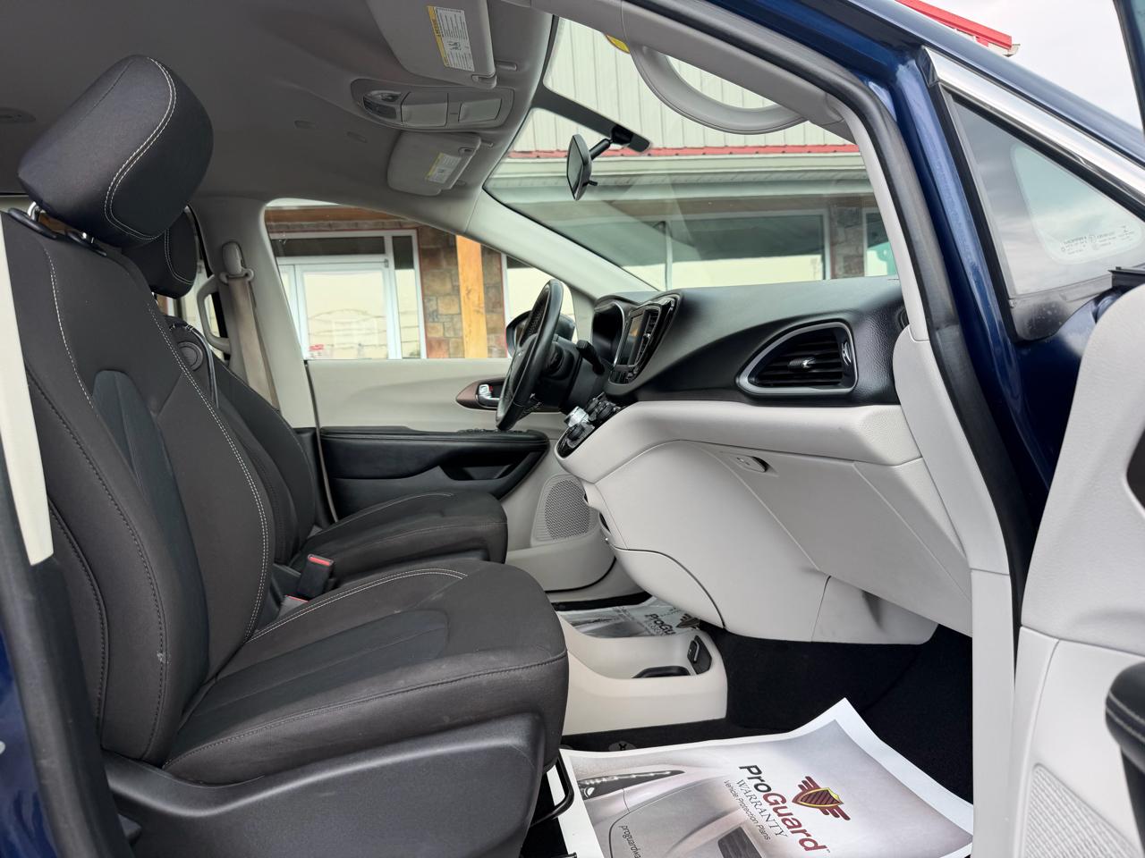 Chrysler Voyager LX FWD 2020