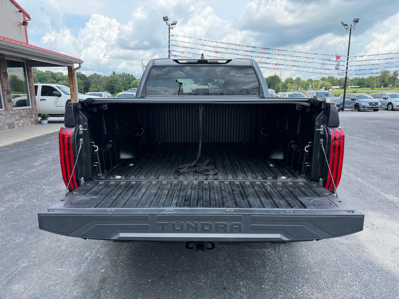 Toyota Tundra 4WD SR5 CrewMax 5.5' Bed (Natl) 2022