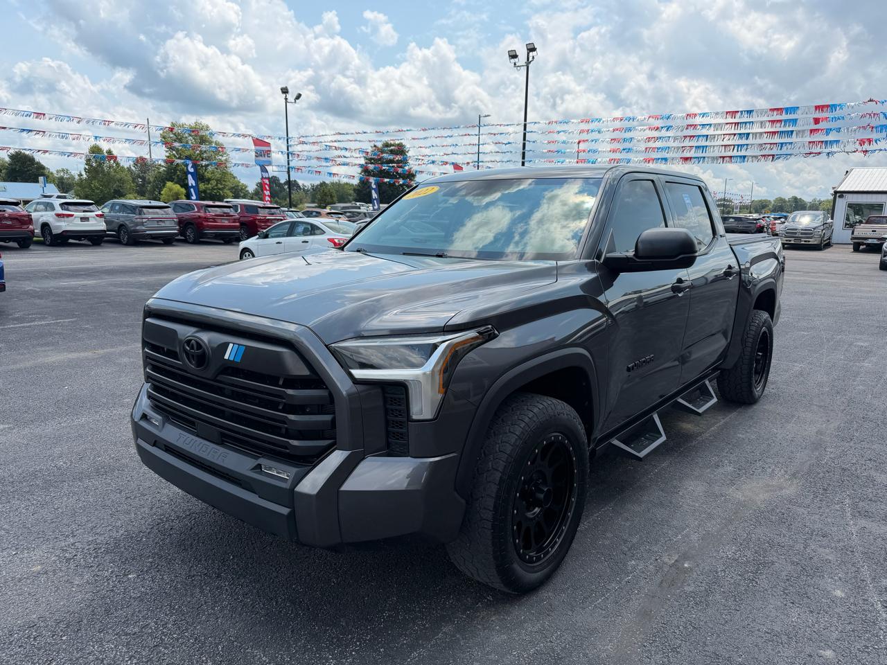 Toyota Tundra 4WD SR5 CrewMax 5.5' Bed (Natl) 2022