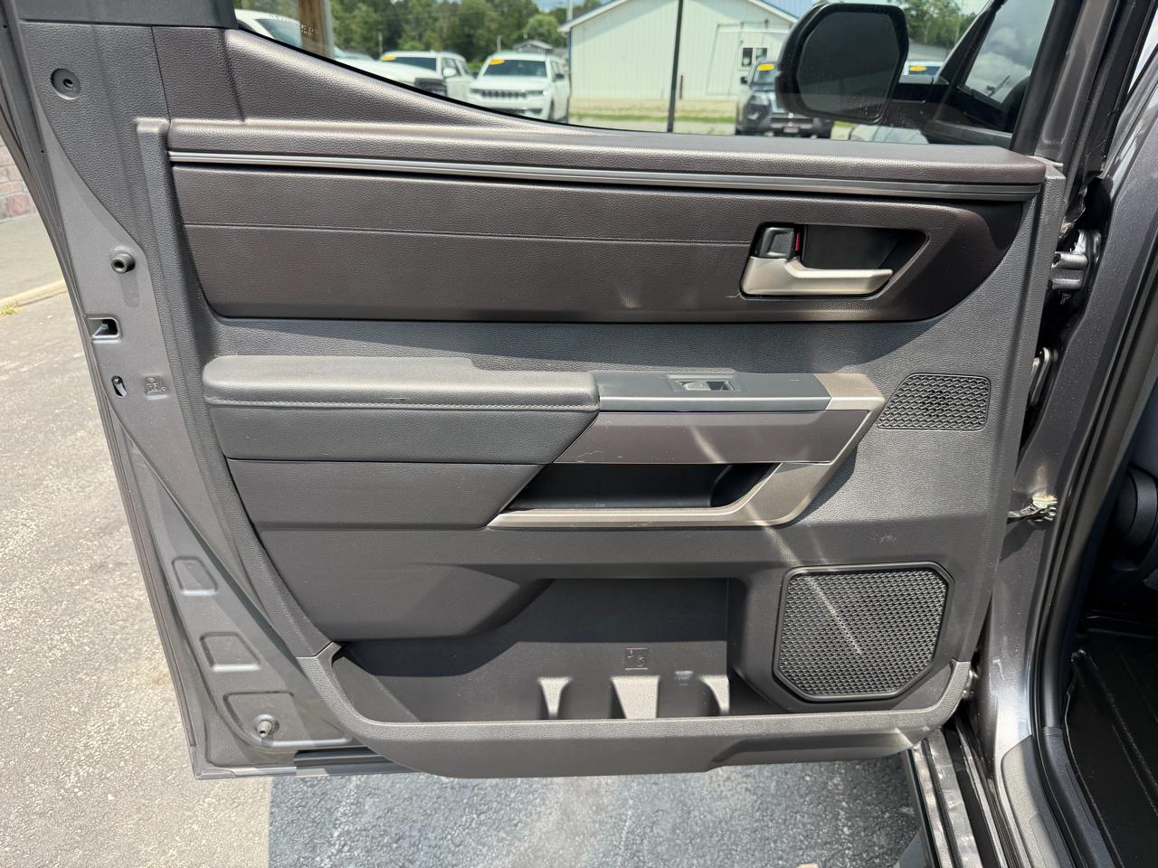 Toyota Tundra 4WD SR5 CrewMax 5.5' Bed (Natl) 2022