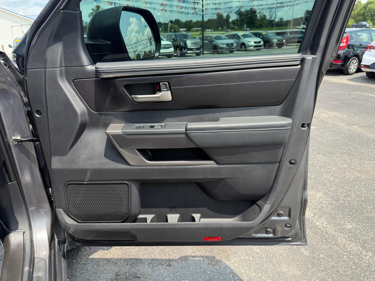 Toyota Tundra 4WD SR5 CrewMax 5.5' Bed (Natl) 2022