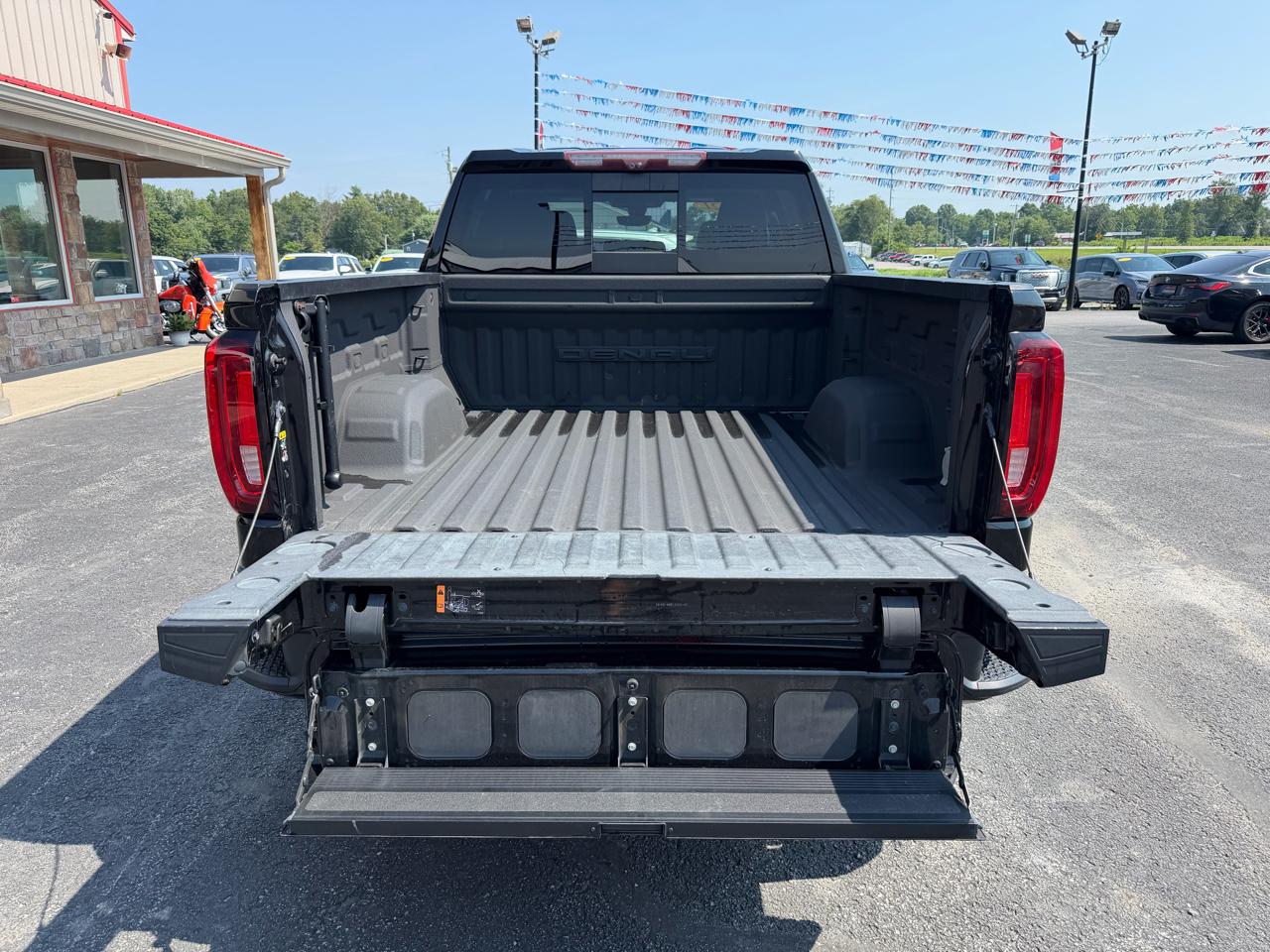 GMC Sierra 1500 4WD Crew Cab 147" Denali 2021