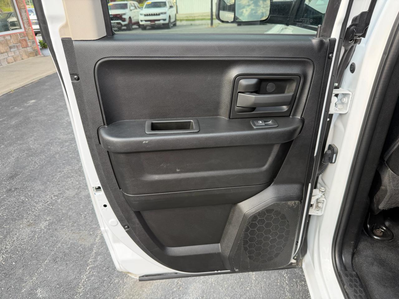 RAM 1500 Classic Tradesman 4x2 Quad Cab 6'4" Box 2024