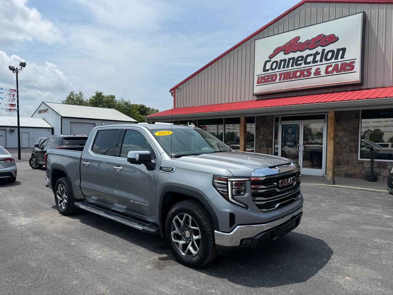GMC Sierra 1500 4WD Crew Cab 147" SLT 2023