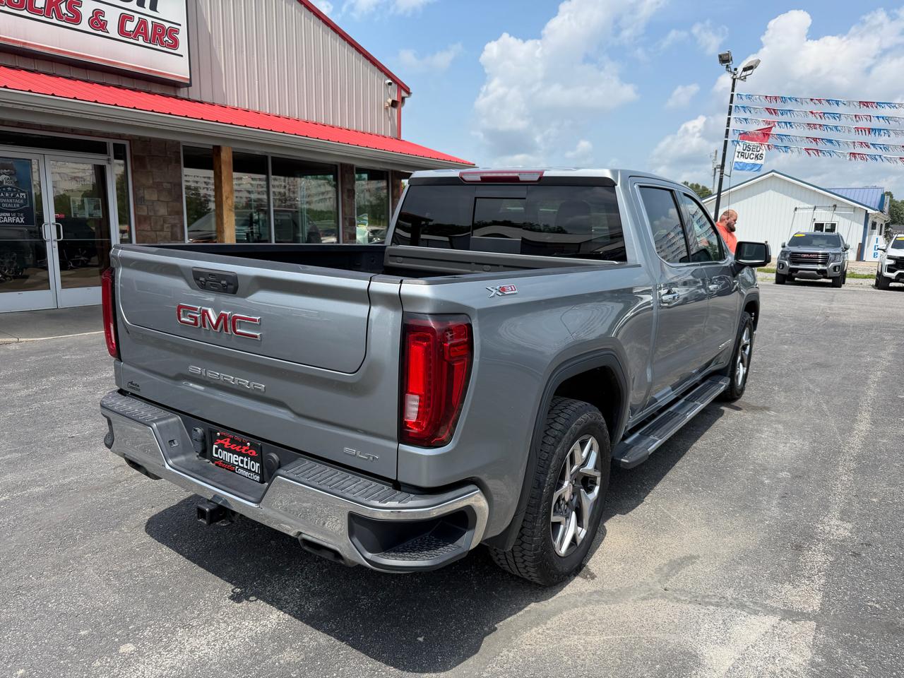 GMC Sierra 1500 4WD Crew Cab 147" SLT 2023