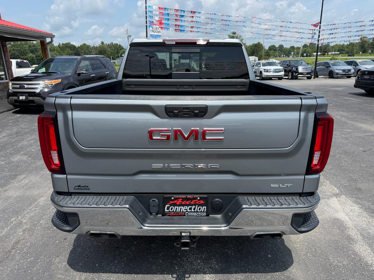 GMC Sierra 1500 4WD Crew Cab 147" SLT 2023