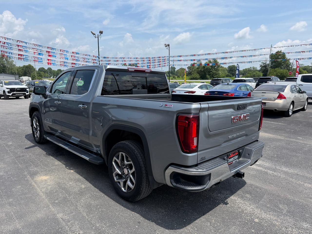 GMC Sierra 1500 4WD Crew Cab 147" SLT 2023