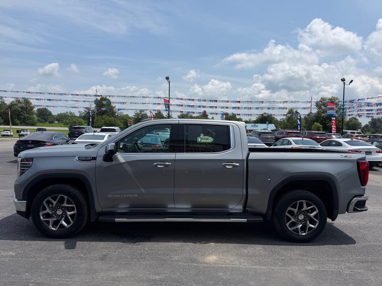 GMC Sierra 1500 4WD Crew Cab 147" SLT 2023
