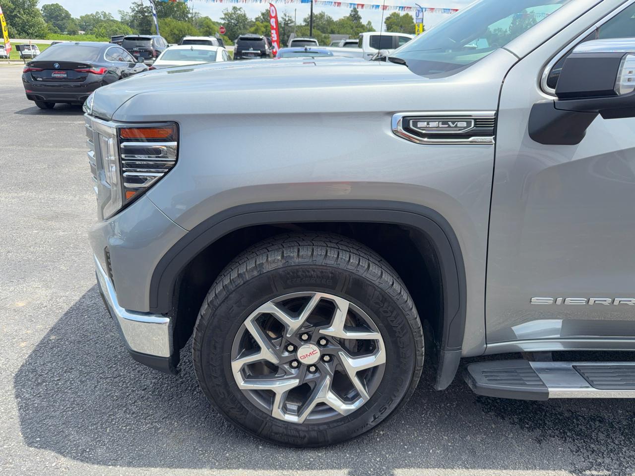GMC Sierra 1500 4WD Crew Cab 147" SLT 2023