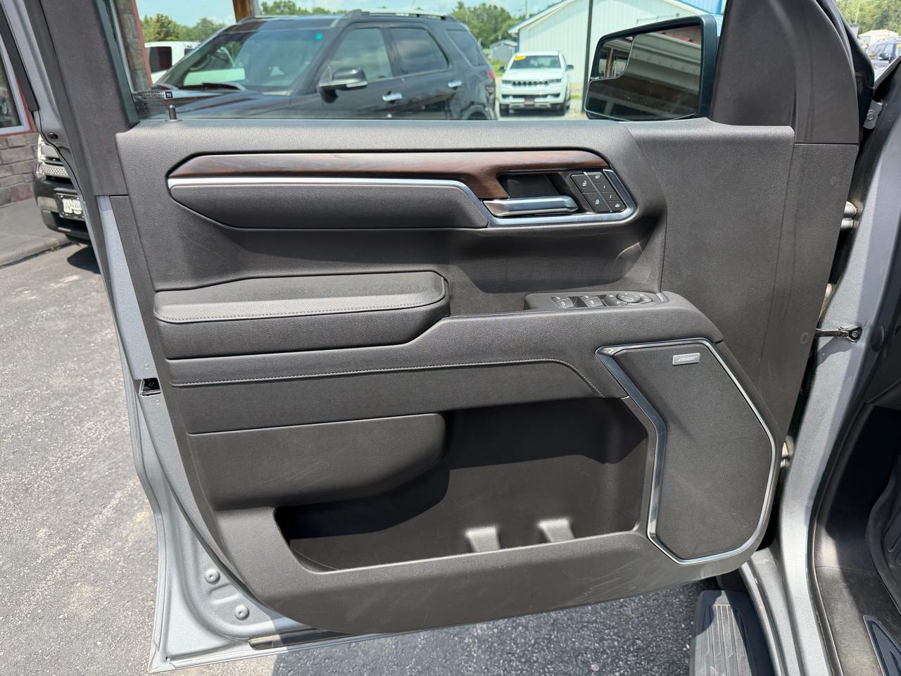 GMC Sierra 1500 4WD Crew Cab 147" SLT 2023