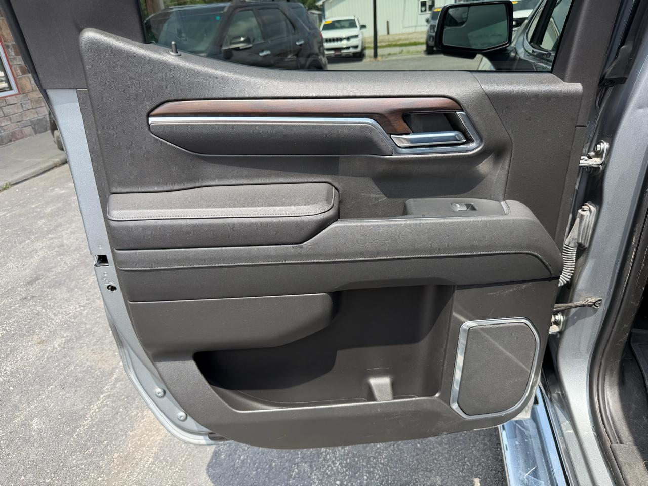 GMC Sierra 1500 4WD Crew Cab 147" SLT 2023